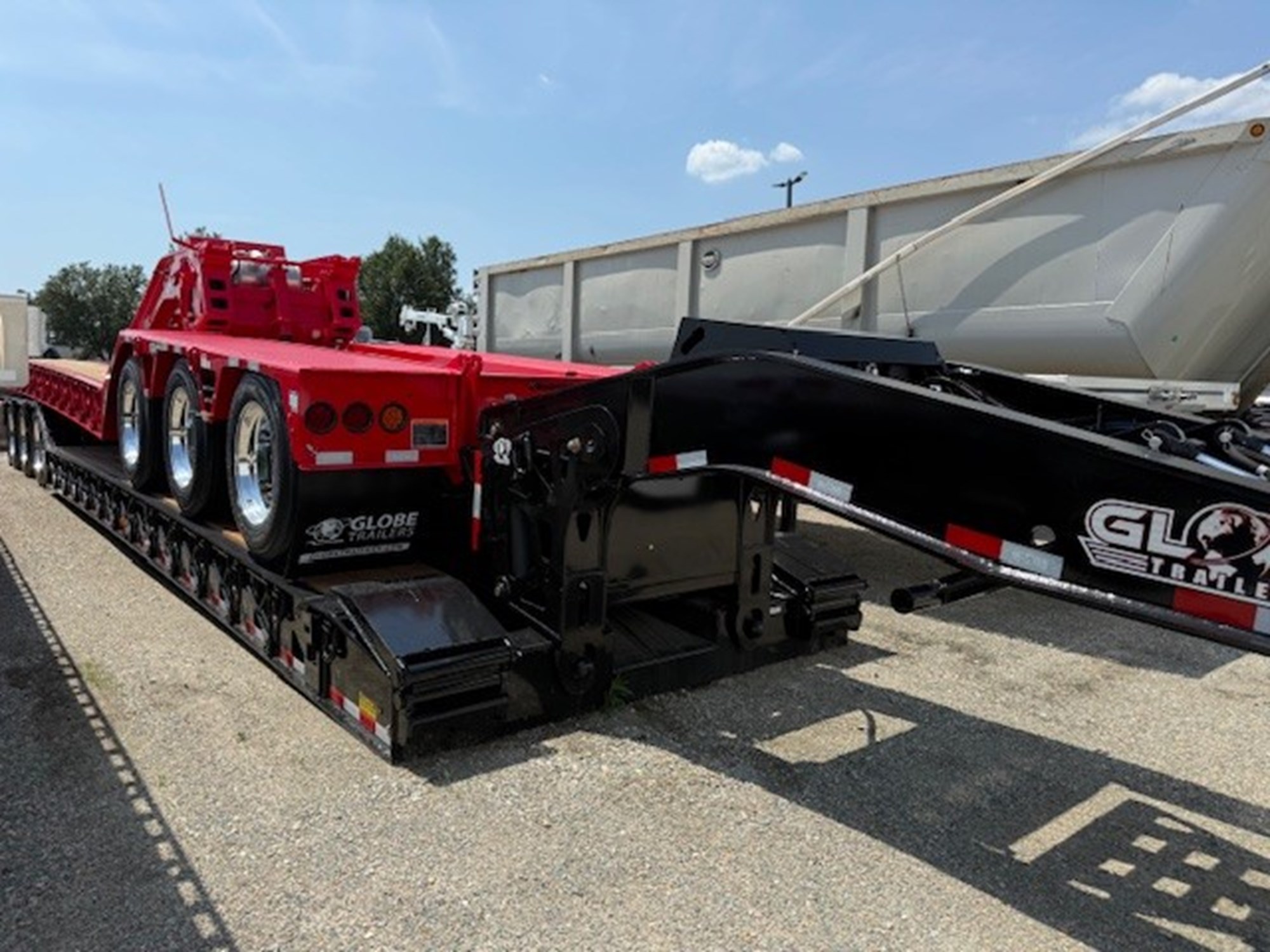 2026 Globe Trailer M Globe Trailer M - image 1 of 5