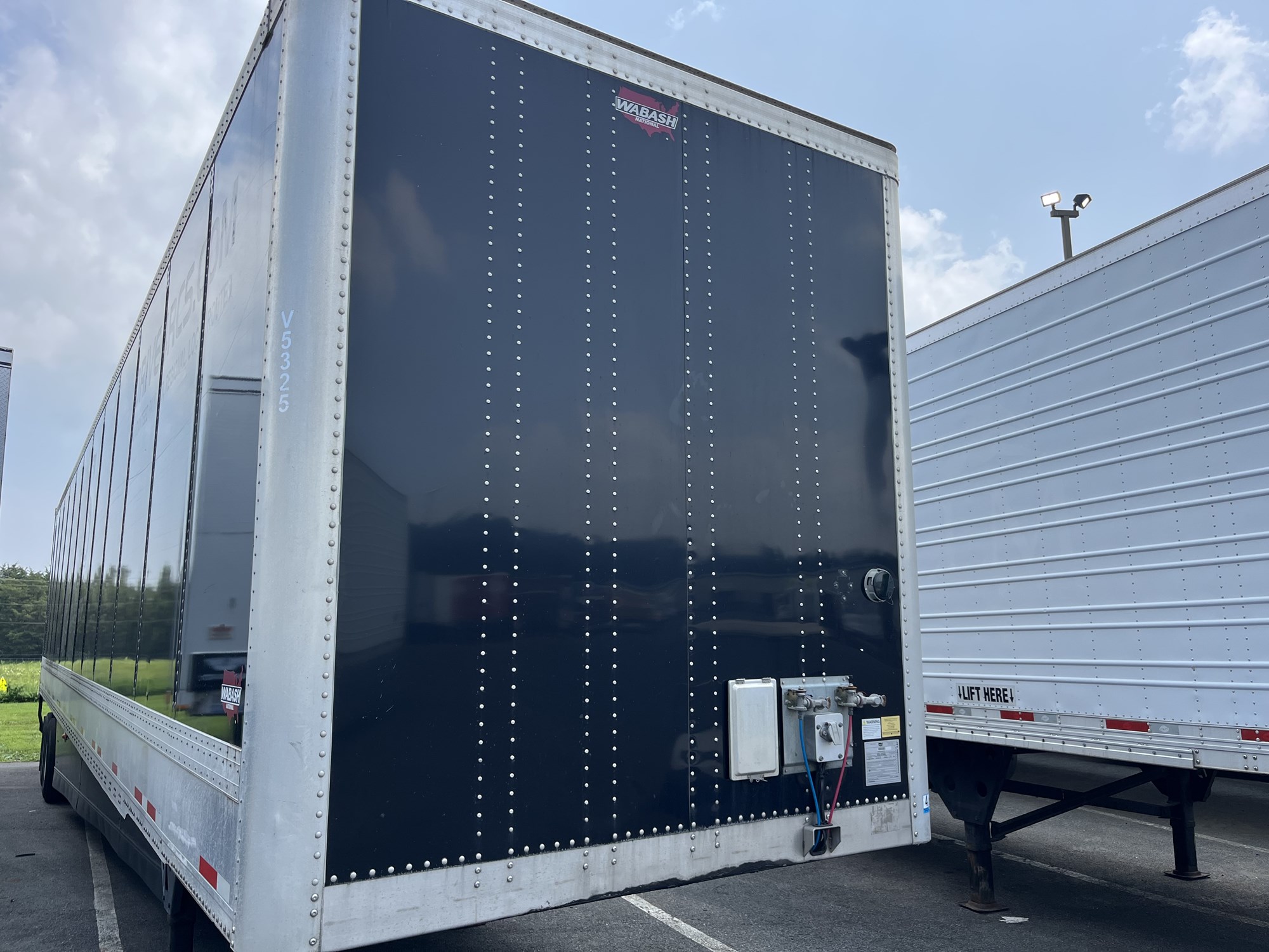 2023 Wabash National 53' black panels - image 1 of 6