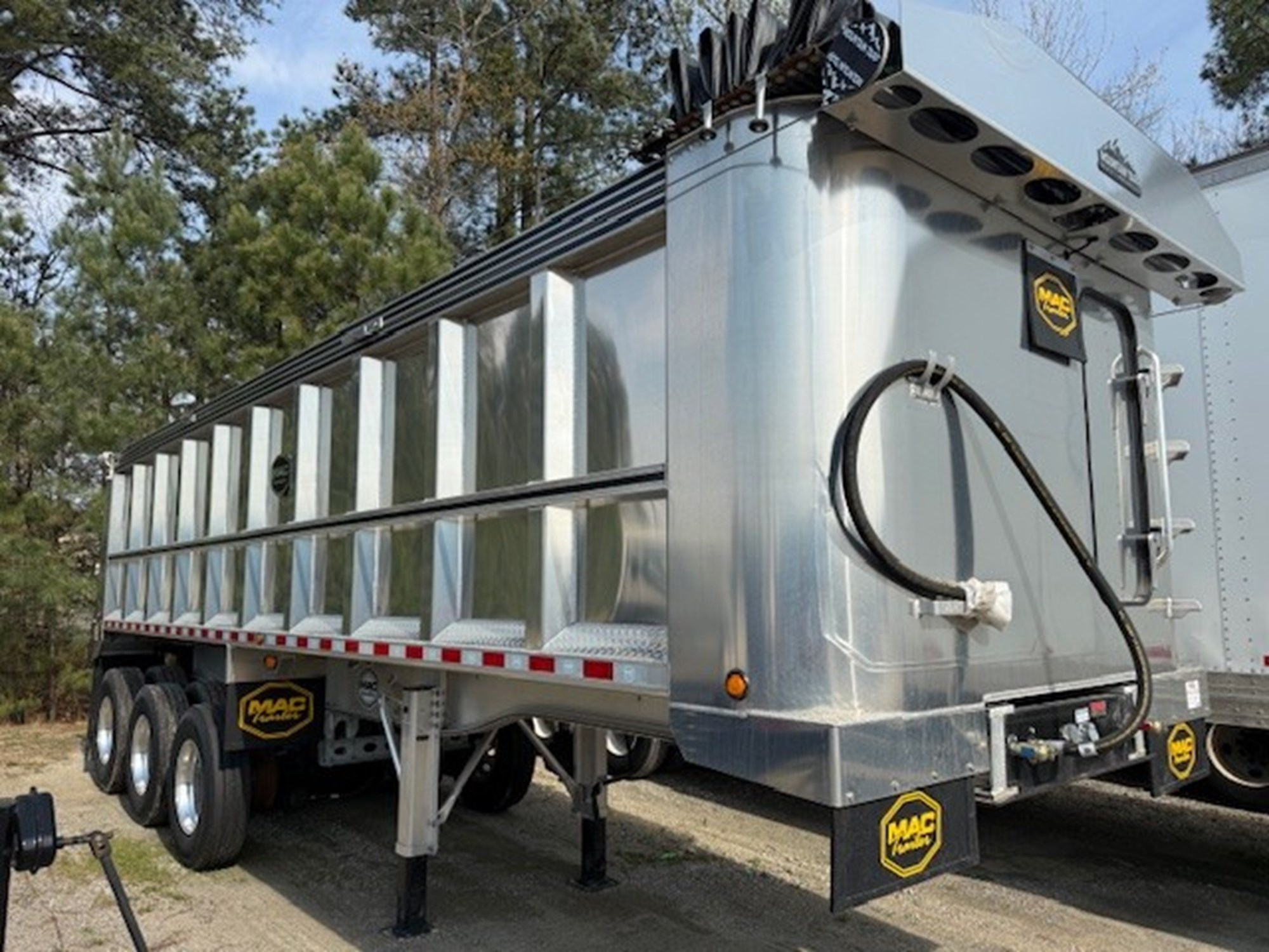 2027 Mac Trailer Man DUMP 2027 Mac Trailer Man DUMP - image 1 of 6