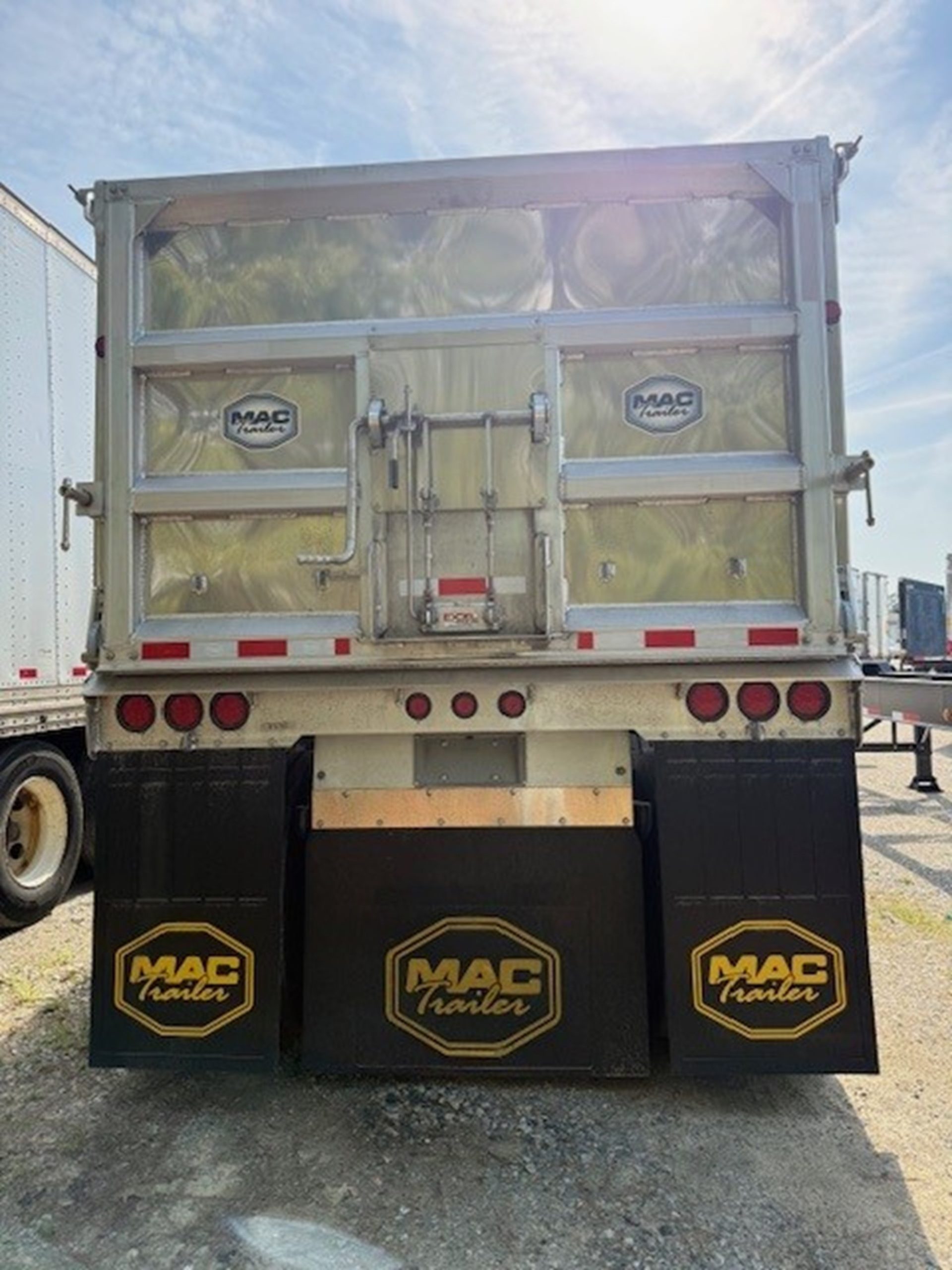 2027 Mac Trailer Man DUMP 2027 Mac Trailer Man DUMP - image 5 of 6